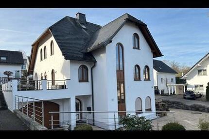 Haus Meschede - 10 Zimmer, 250 m&sup2;, 499.000&euro; | Angebot:25944110