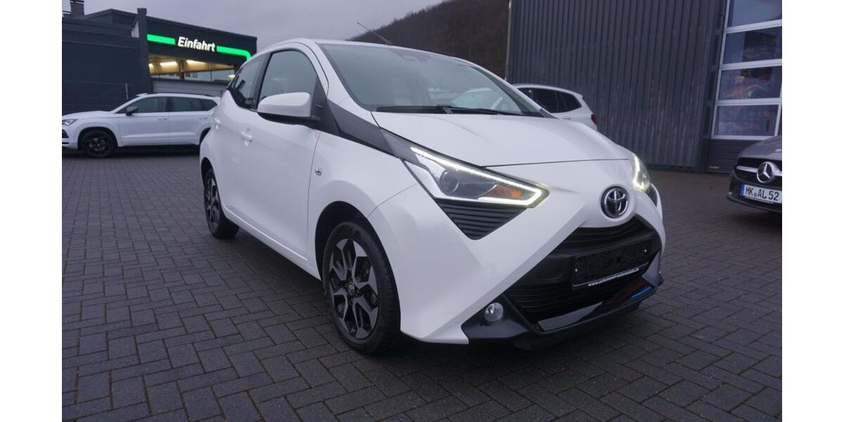 Toyota Aygo (X) 10.189 km 11.890 &euro; Plettenberg 58840