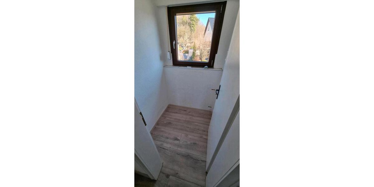 Etagenwohnung Sundern (Sauerland) - 4.5 Zimmer, 75 m&sup2;, 600&euro; | Angebot:25944917