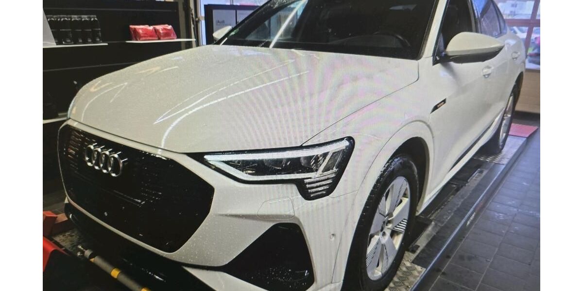 Audi e-tron 55.960 km 35.740 &euro; Hagen 58091