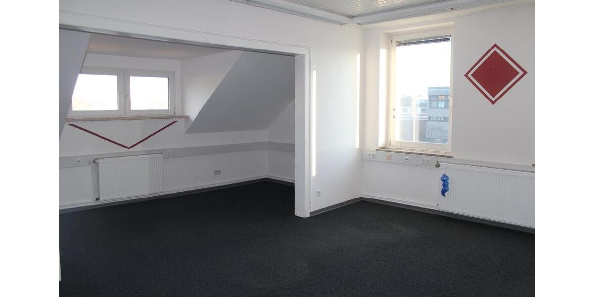 Dachgeschoßwohnung Hagen Hagen-Nord - 4 Zimmer, 130 m&sup2;, 700&euro; | Angebot:25618079