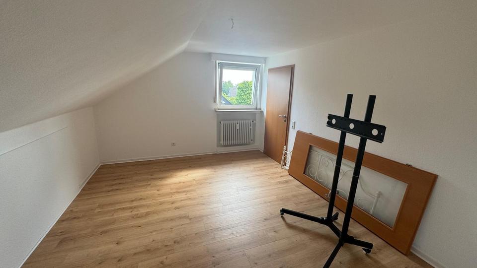 Dachgeschoßwohnung Fröndenberg (Ruhr) - 4 Zimmer, 90 m&sup2;, 670&euro; | Angebot:25905947