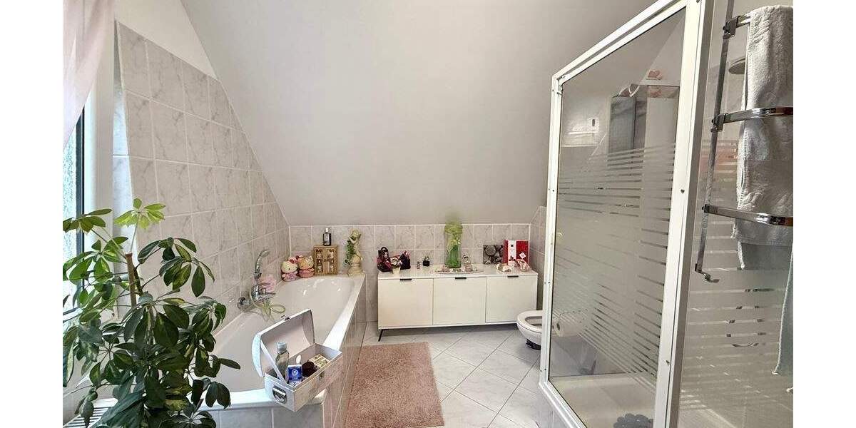 Schickes Einfamilienhaus mit zwei Kfz-Stellplätzen - Mehrfamilienhaus, Wohnhaus Kierspe Kierspe Bahnhof | Angebot:23978338