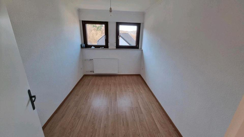 Etagenwohnung Sundern (Sauerland) - 4.5 Zimmer, 75 m&sup2;, 600&euro; | Angebot:25944917