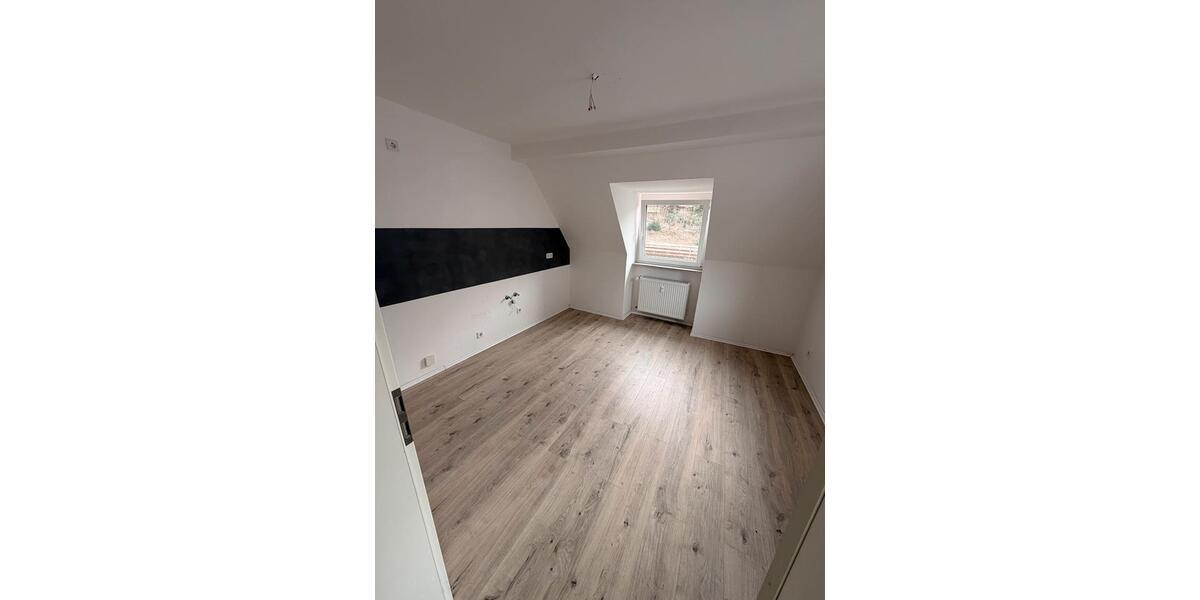 Dachgeschoßwohnung Ennepetal - 3 Zimmer, 80 m&sup2;, 1.010&euro; | Angebot:25815758
