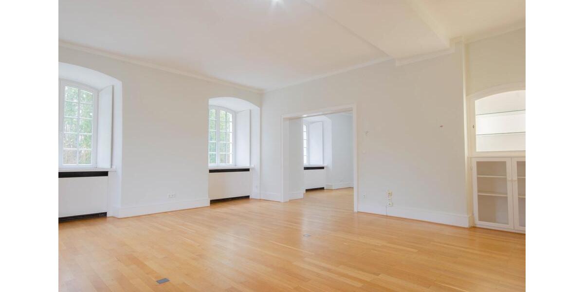 Einfamilienhaus Arnsberg Holzen - 10 Zimmer, 280 m&sup2;, 2.250&euro; | Angebot:25269571