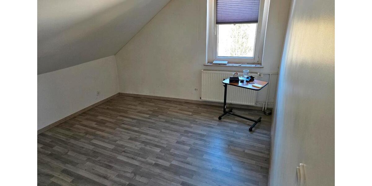 Dachgeschoßwohnung Werl - 4 Zimmer, 75 m&sup2;, 670&euro; | Angebot:26005033