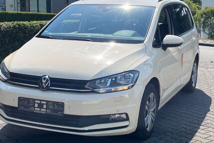 VW Touran 157.911 km 18.111 &euro; Arnsberg 59757