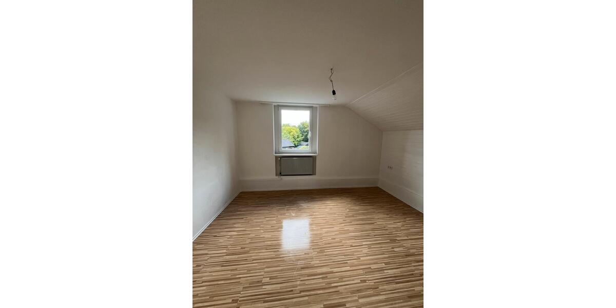 Dachgeschoßwohnung Lüdenscheid Augustenthal - 2 Zimmer, 65 m&sup2;, 600&euro; | Angebot:25857336