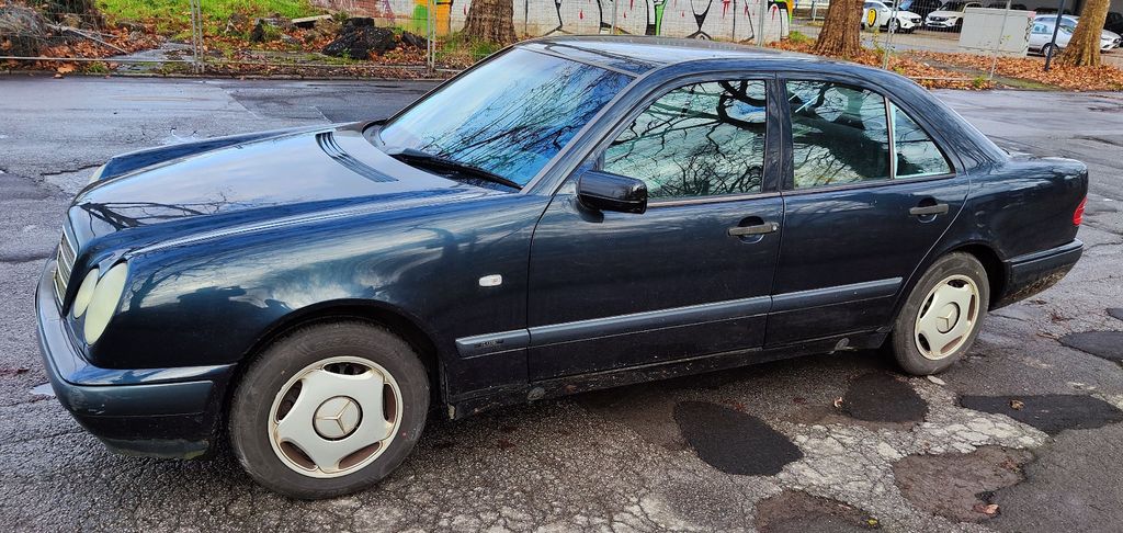 Mercedes-Benz E 220 111.000 km 5.000 &euro; Dortmund 44145