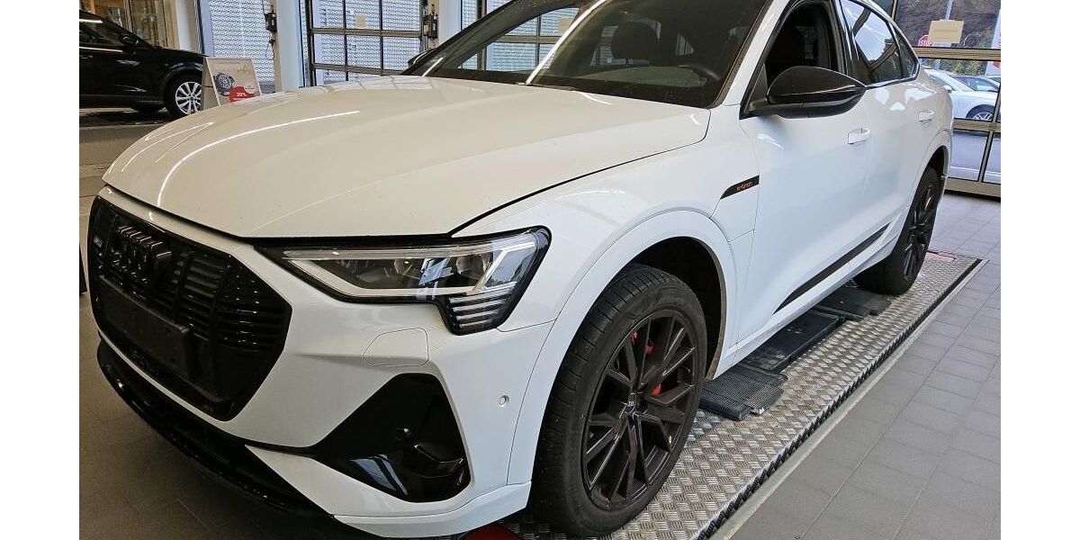 Audi e-tron 26.690 km 32.440 &euro; Hagen 58091