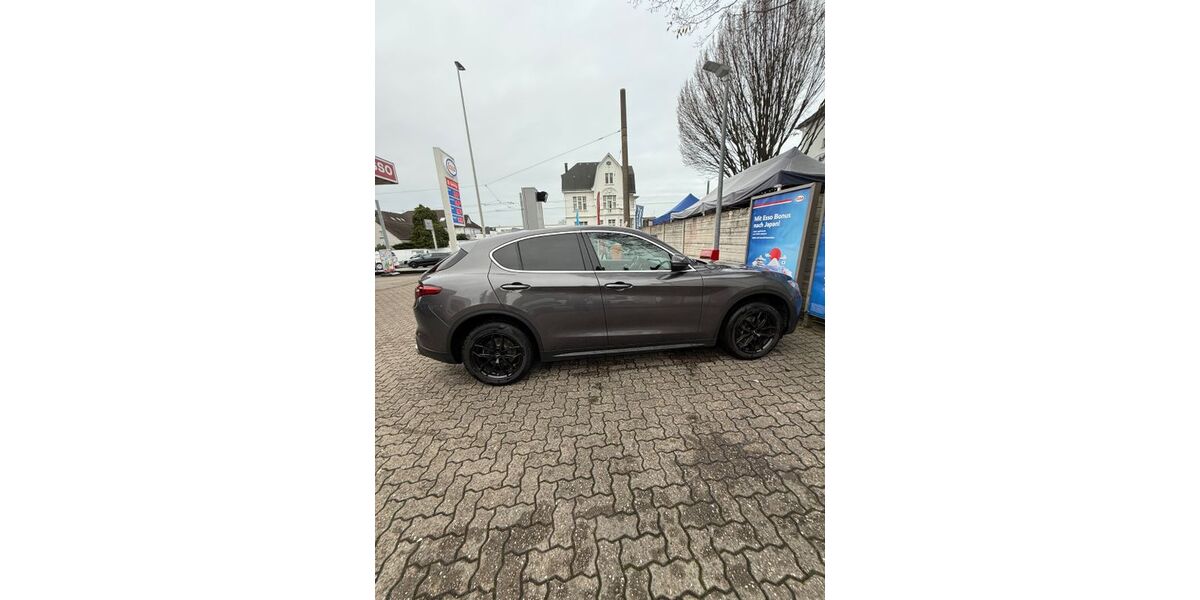 Alfa Romeo Stelvio 135.000 km 17.200 &euro; Dortmund 44269