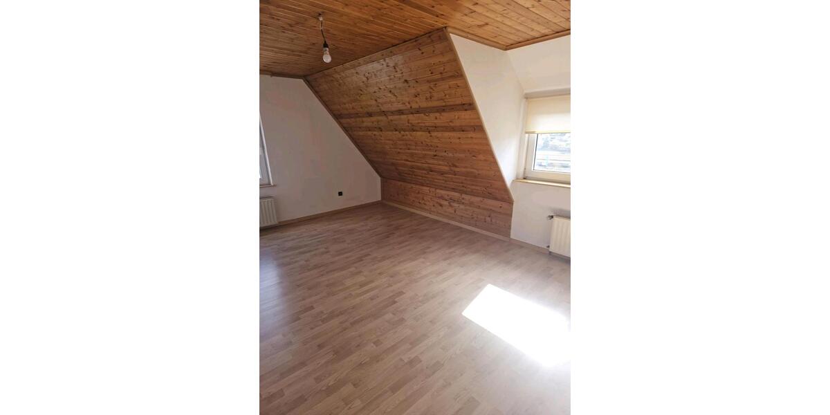 Dachgeschoßwohnung Werdohl - 3 Zimmer, 60 m&sup2;, 630&euro; | Angebot:25947661