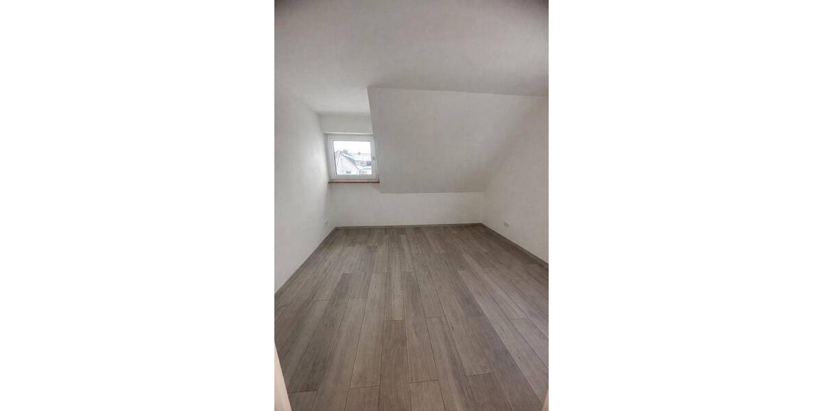 Erdgeschoßwohnung Iserlohn - 5 Zimmer, 105 m&sup2;, 1.400&euro; | Angebot:25405195