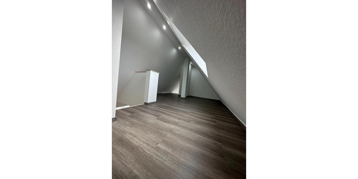 Dachgeschoßwohnung Iserlohn - 2.5 Zimmer, 80 m&sup2;, 796&euro; | Angebot:26717399