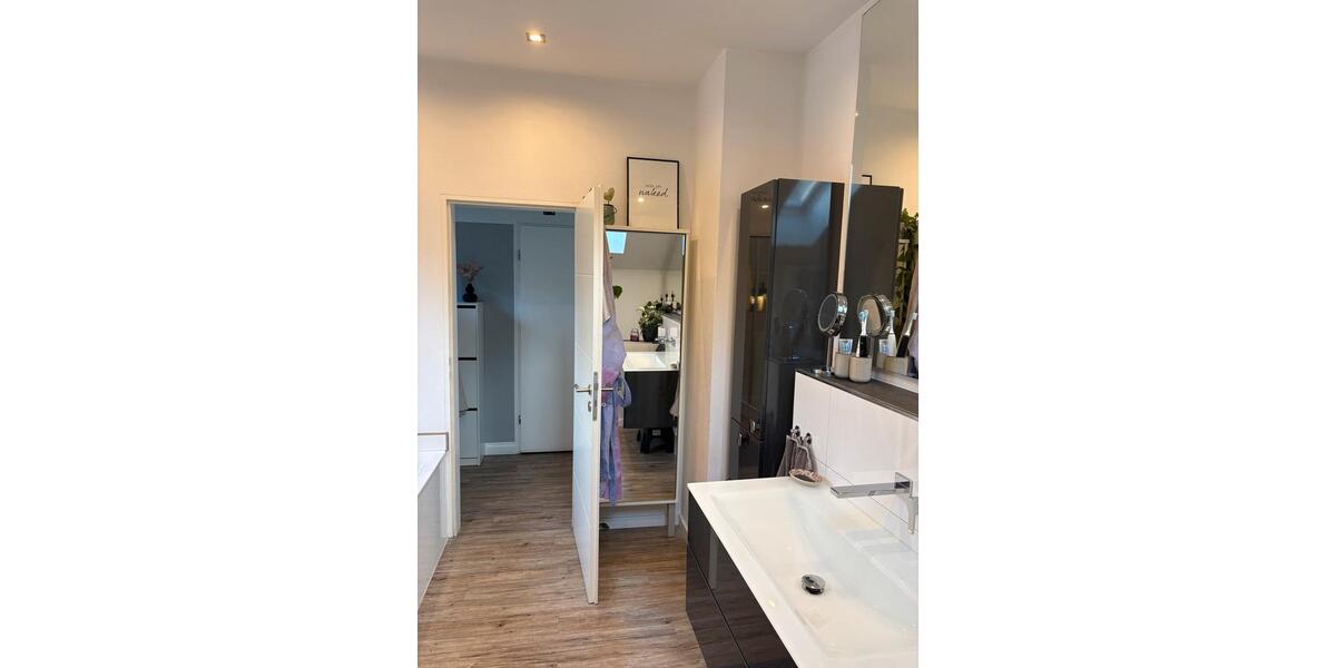 Dachgeschoßwohnung Schwerte - 3 Zimmer, 90 m&sup2;, 279.000&euro; | Angebot:25182102