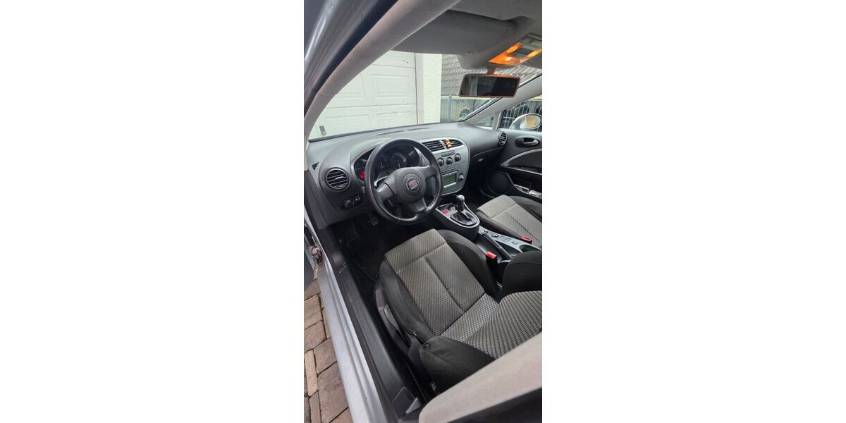 Seat Leon 132.000 km 2.550 &euro; Finnentrop 57413