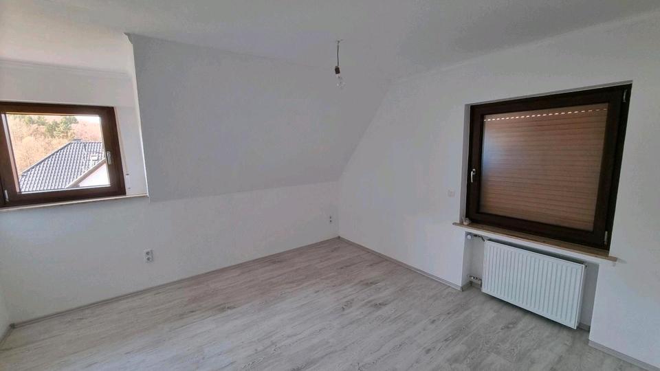 Etagenwohnung Sundern (Sauerland) - 4.5 Zimmer, 75 m&sup2;, 600&euro; | Angebot:25944917