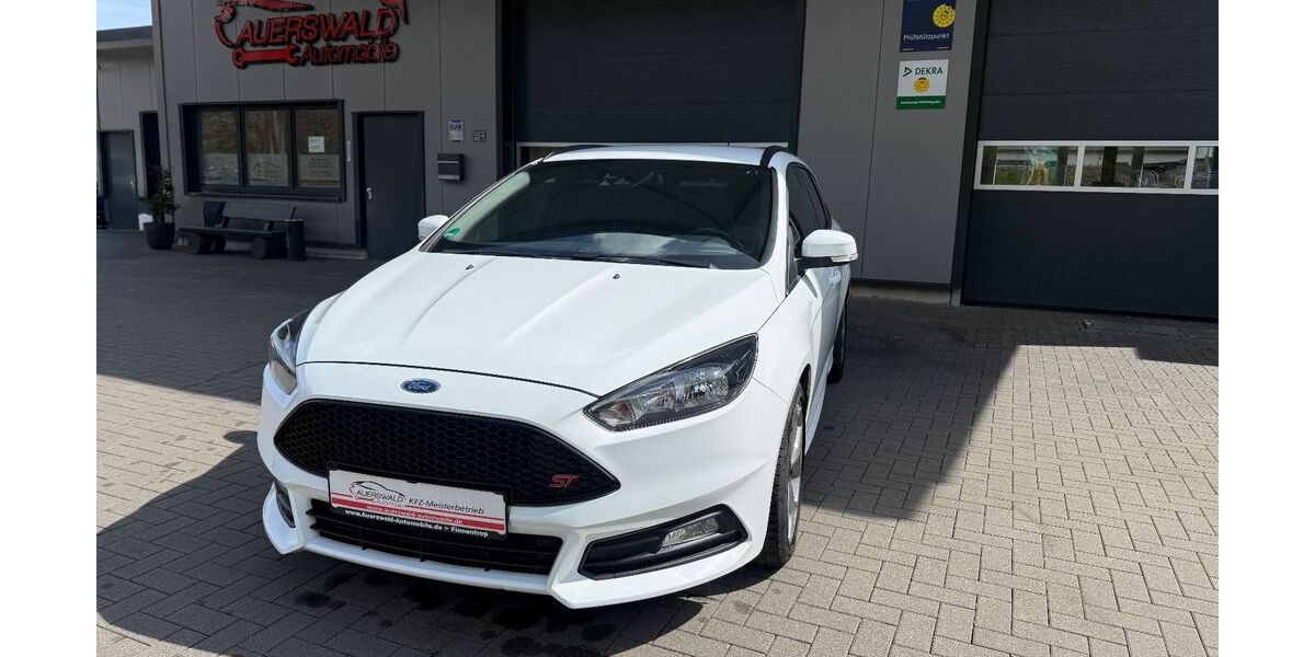 Ford Focus 100.000 km 14.990 &euro; Finnentrop 57413