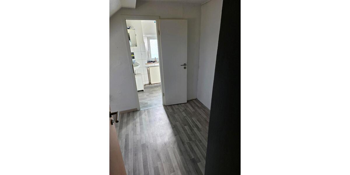 Dachgeschoßwohnung Werl - 4 Zimmer, 75 m&sup2;, 670&euro; | Angebot:26005033
