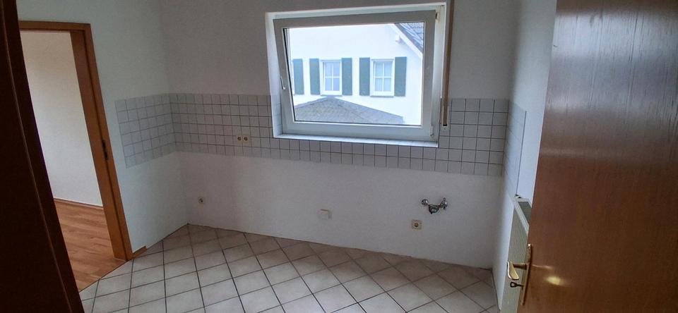 Etagenwohnung Sundern (Sauerland) - 3 Zimmer, 77 m&sup2;, 370&euro; | Angebot:26491235