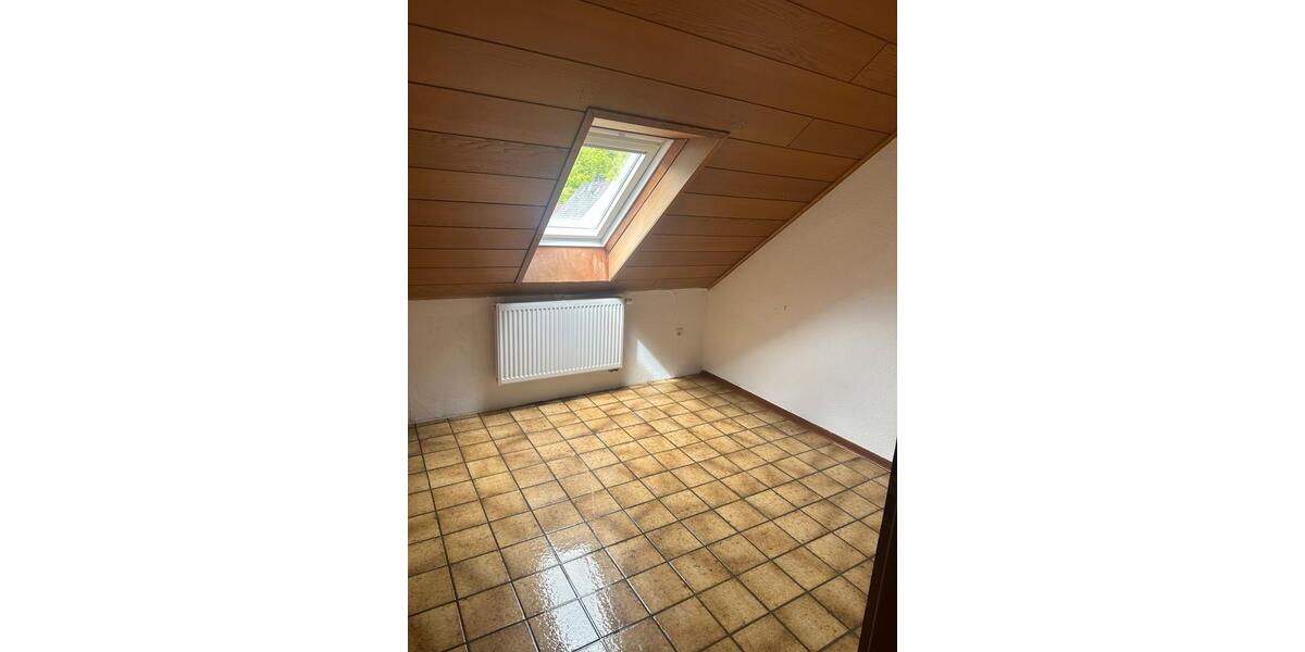 Dachgeschoßwohnung Werdohl - 4 Zimmer, 80 m&sup2;, 650&euro; | Angebot:26546127