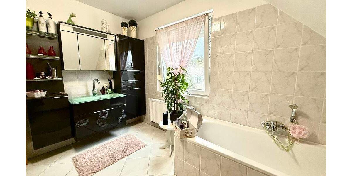 Schickes Einfamilienhaus mit zwei Kfz-Stellplätzen - Mehrfamilienhaus, Wohnhaus Kierspe Kierspe Bahnhof | Angebot:23978338