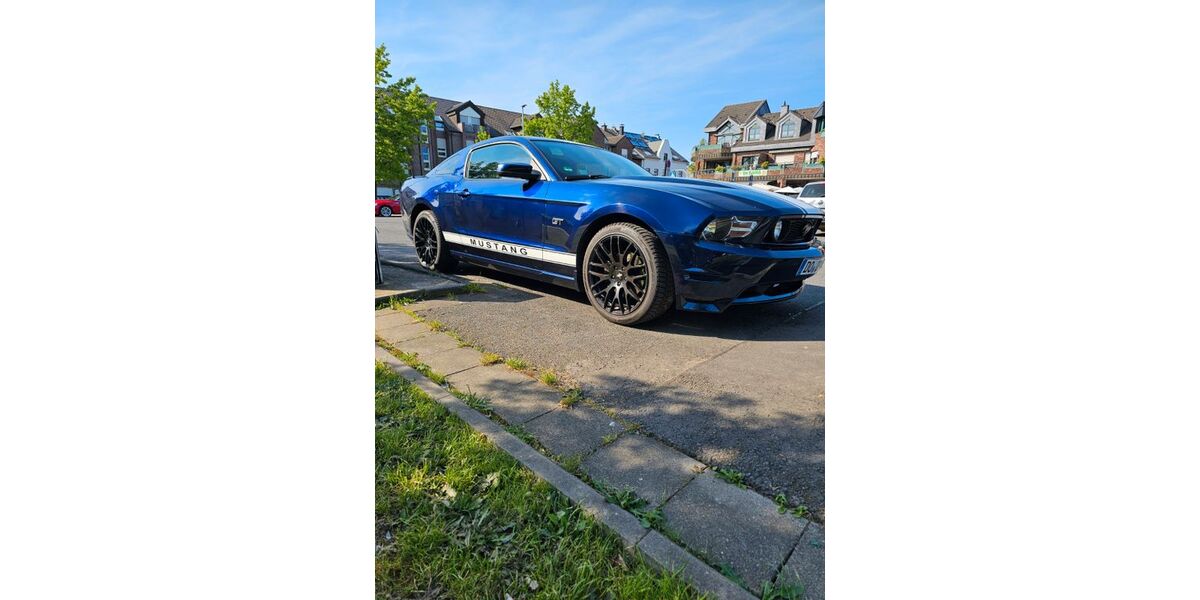 Ford Mustang 167.436 km 15.300 &euro; Dortmund 44149