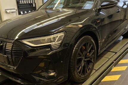 Audi e-tron 32.386 km 35.783 &euro; Hagen 58091