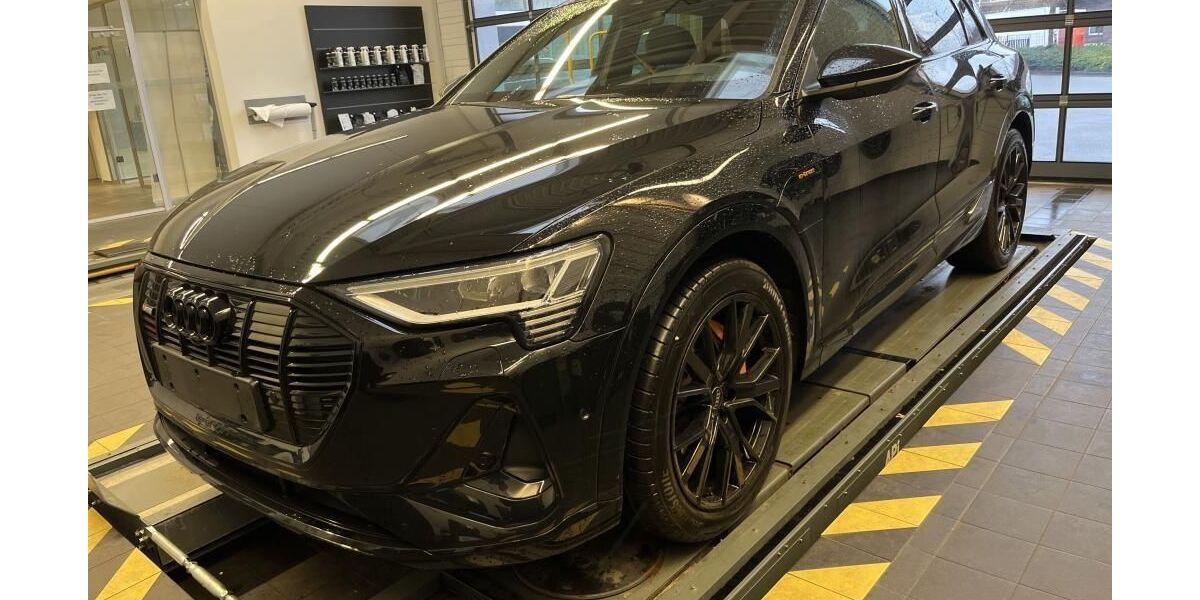 Audi e-tron 32.386 km 35.783 &euro; Hagen 58091
