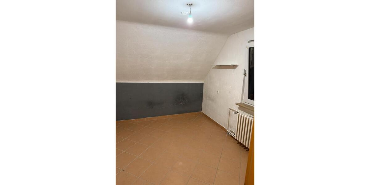 Dachgeschoßwohnung Werdohl - 3 Zimmer, 55 m&sup2;, 300&euro; | Angebot:25903140