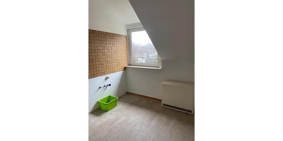 Dachgeschoßwohnung Werdohl - 4 Zimmer, 75 m&sup2;, 275&euro; | Angebot:25803661