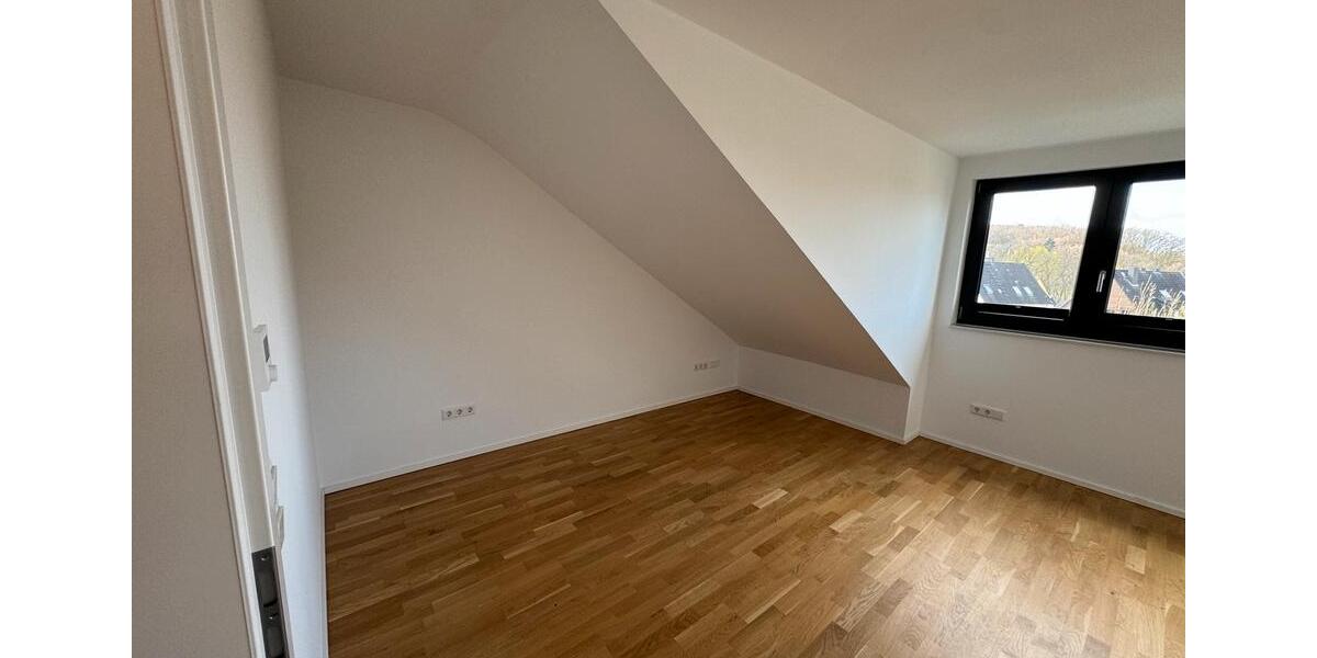 Dachgeschoßwohnung Dortmund Hörde - 2.5 Zimmer, 82 m&sup2;, 984&euro; | Angebot:25974943