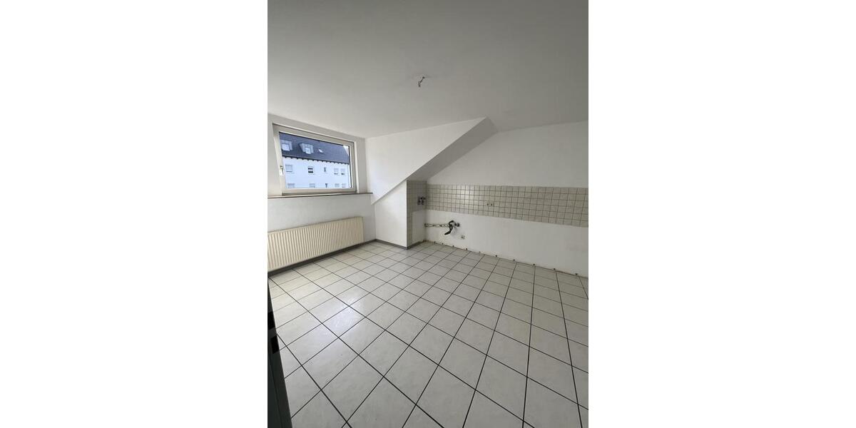 Dachgeschoßwohnung Plettenberg - 2 Zimmer, 67 m&sup2;, 450&euro; | Angebot:23393115