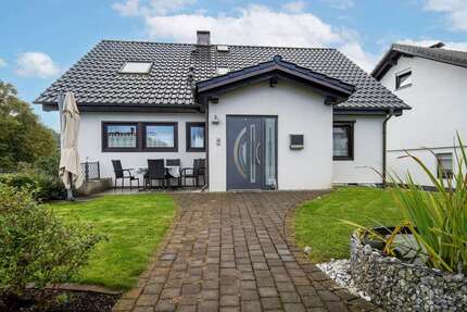 Haus Finnentrop - 8 Zimmer, 176 m&sup2;, 389.000&euro; | Angebot:25812836