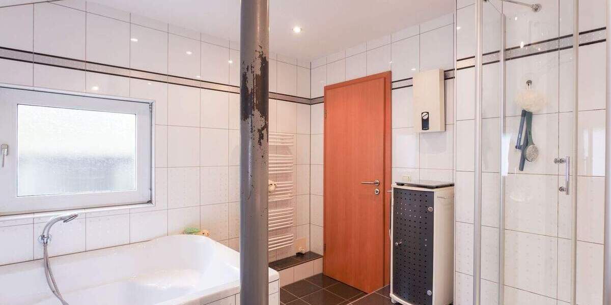 Mehrfamilienhaus, Wohnhaus Lüdenscheid Stüttinghausen - 9 Zimmer, 349 m&sup2;, 419.000&euro; | Angebot:25688973