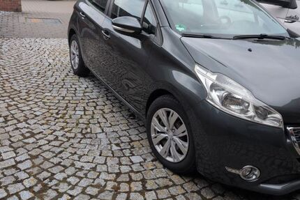 Peugeot 208 111.000 km 4.700 &euro; Unna 59427