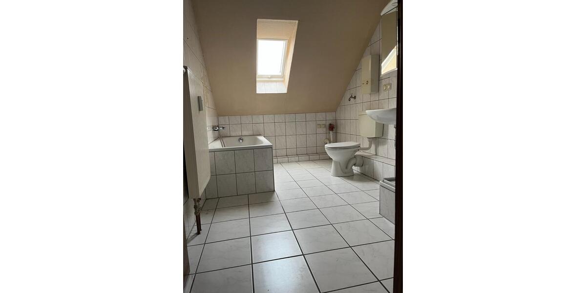 Dachgeschoßwohnung Werdohl - 3 Zimmer, 69 m&sup2;, 450&euro; | Angebot:25570064