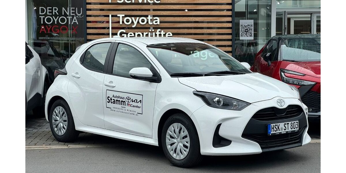 Toyota Yaris 5.300 km 25.490 &euro; Arnsberg-Neheim 59755