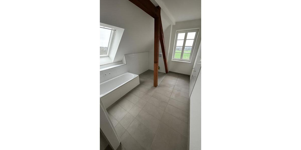 Etagenwohnung Iserlohn Sümmern - 6 Zimmer, 300 m&sup2;, 2.700&euro; | Angebot:23509064