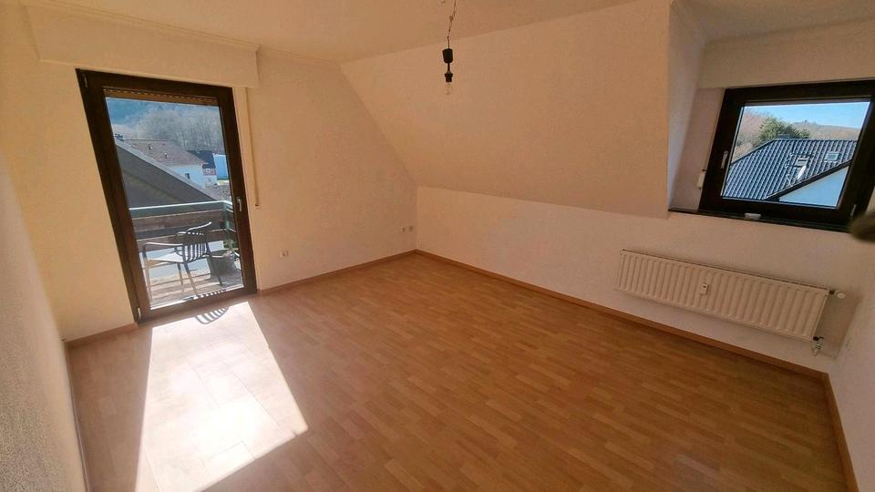 Etagenwohnung Sundern (Sauerland) - 4.5 Zimmer, 75 m&sup2;, 600&euro; | Angebot:25944917