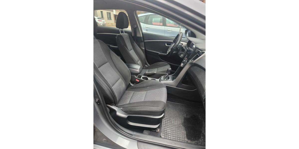 Hyundai i30 301.000 km 3.200 &euro; ARNSBERG 59755