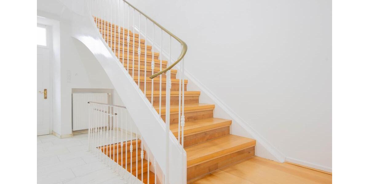 Einfamilienhaus Arnsberg Holzen - 10 Zimmer, 280 m&sup2;, 2.250&euro; | Angebot:25269571