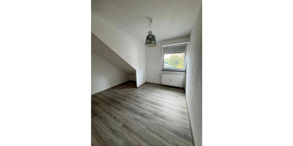 Dachgeschoßwohnung Dortmund Brackel - 3.5 Zimmer, 86 m&sup2;, 1.200&euro; | Angebot:26585313