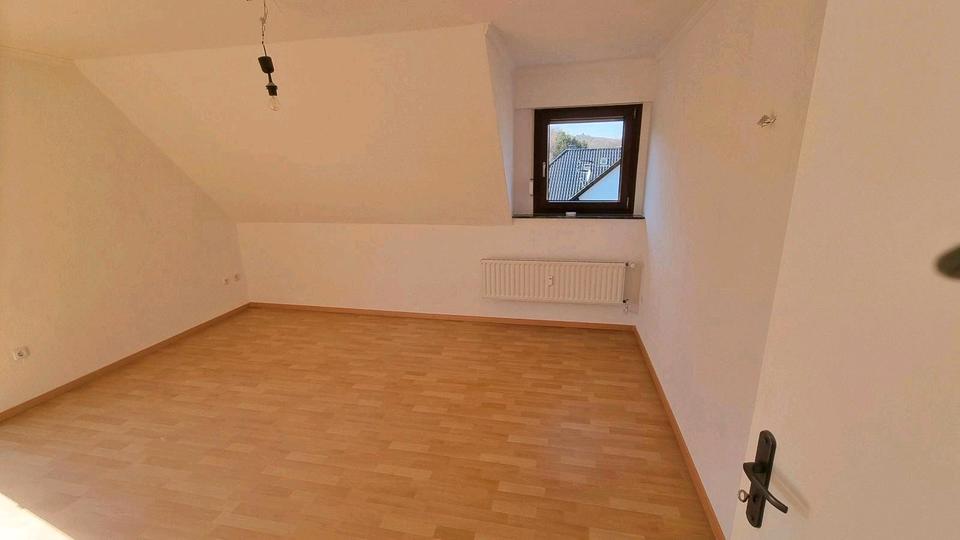 Etagenwohnung Sundern (Sauerland) - 4.5 Zimmer, 75 m&sup2;, 600&euro; | Angebot:25944917