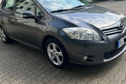 Toyota Auris 140.500 km 5.950 &euro; Dortmund 44229