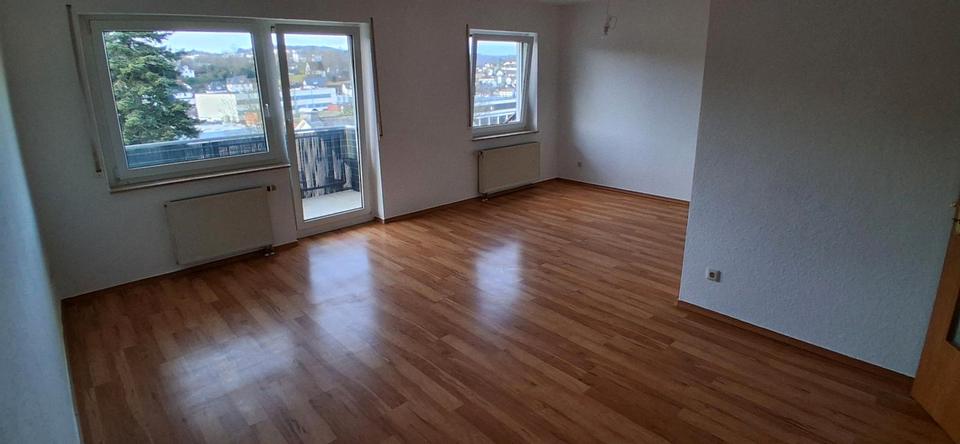 Etagenwohnung Sundern (Sauerland) - 3 Zimmer, 77 m&sup2;, 353&euro; | Angebot:25616698