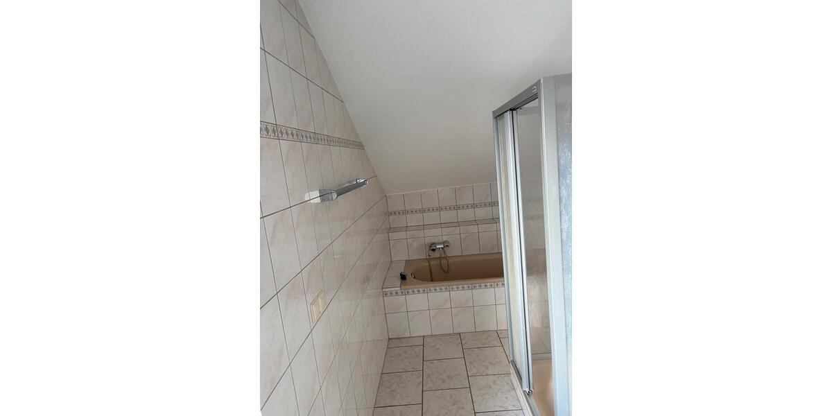 Dachgeschoßwohnung Wickede (Ruhr) - 2 Zimmer, 83 m&sup2;, 830&euro; | Angebot:25990080