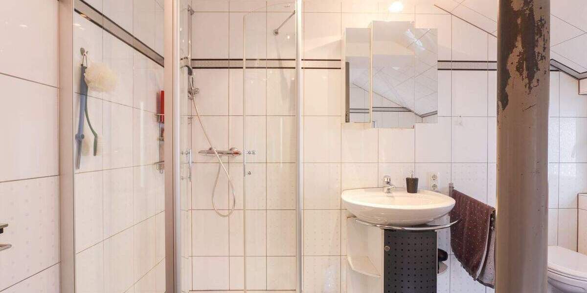 Mehrfamilienhaus, Wohnhaus Lüdenscheid Stüttinghausen - 9 Zimmer, 349 m&sup2;, 419.000&euro; | Angebot:25688973