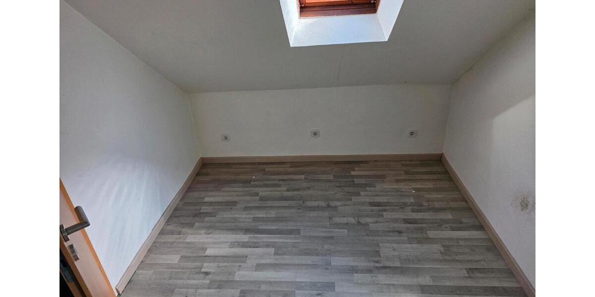 Dachgeschoßwohnung Werl - 4 Zimmer, 75 m&sup2;, 670&euro; | Angebot:26005033